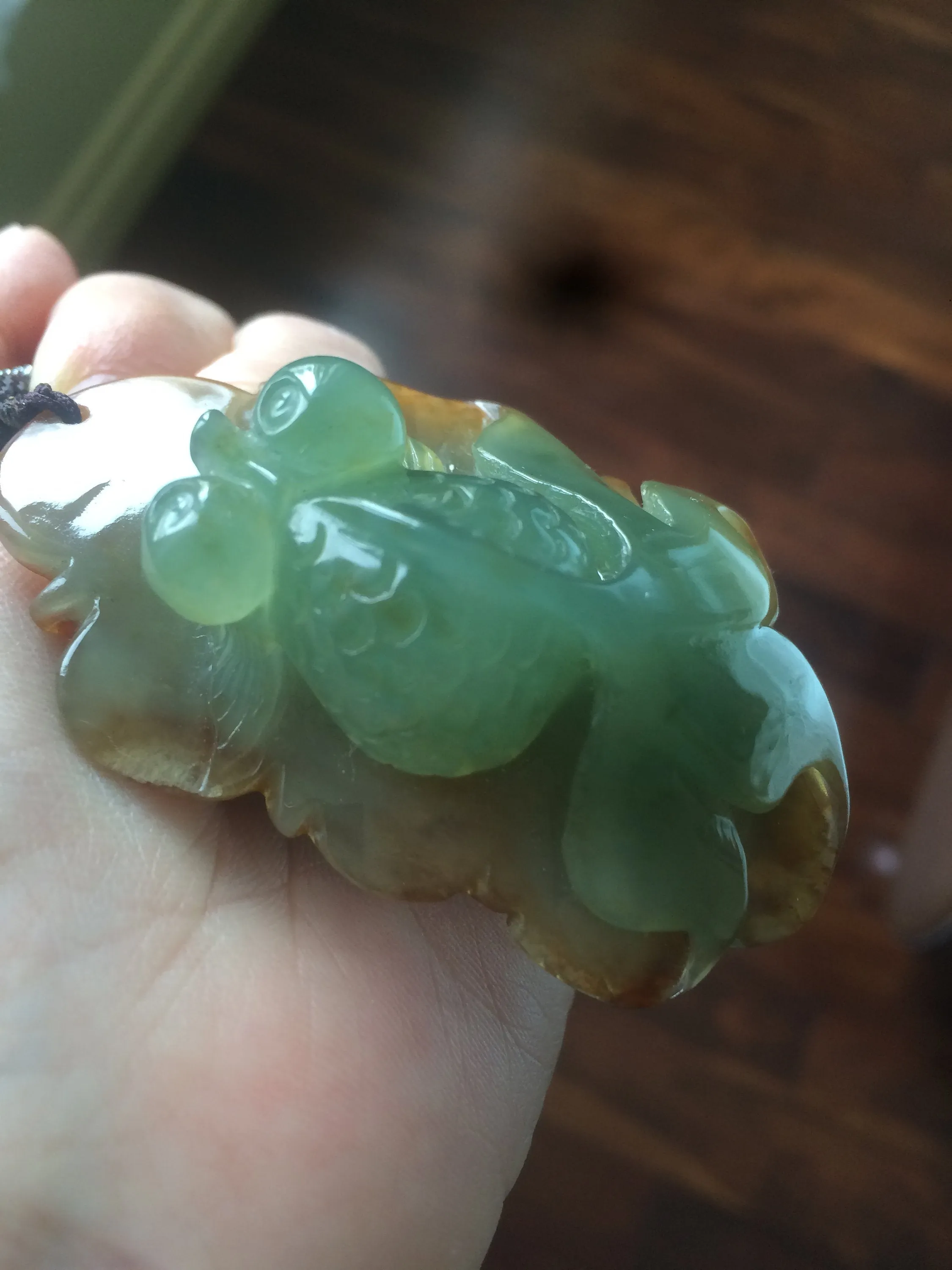 100% Natural clear blue/green/yellow Xiu Jade(Serpentine) 3D golden fish Pendant/worry stone/Desk decoration T562