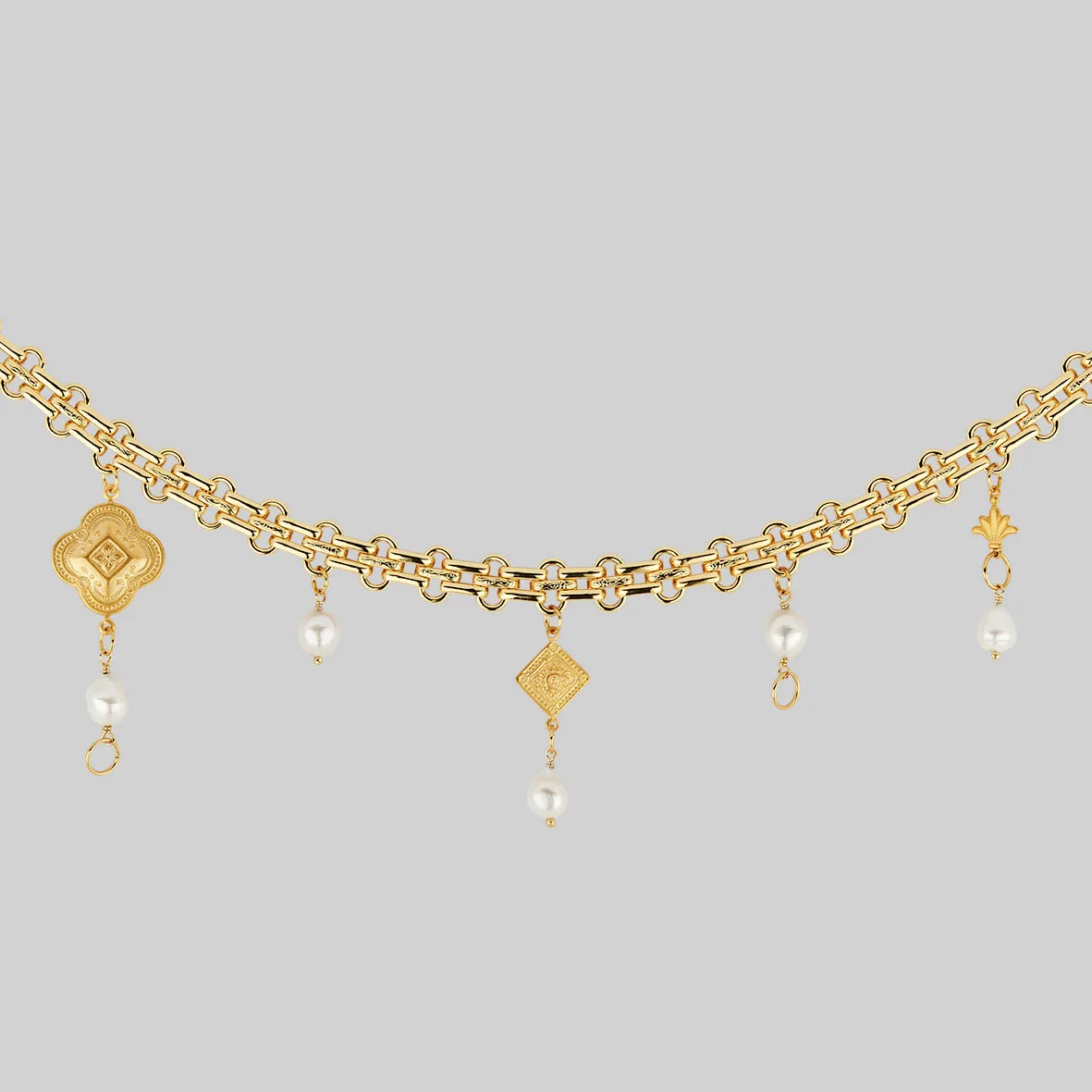 BANQUET. Pearl Charm Collar - Gold